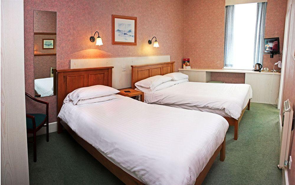The Raven Hotel Корби Екстериор снимка