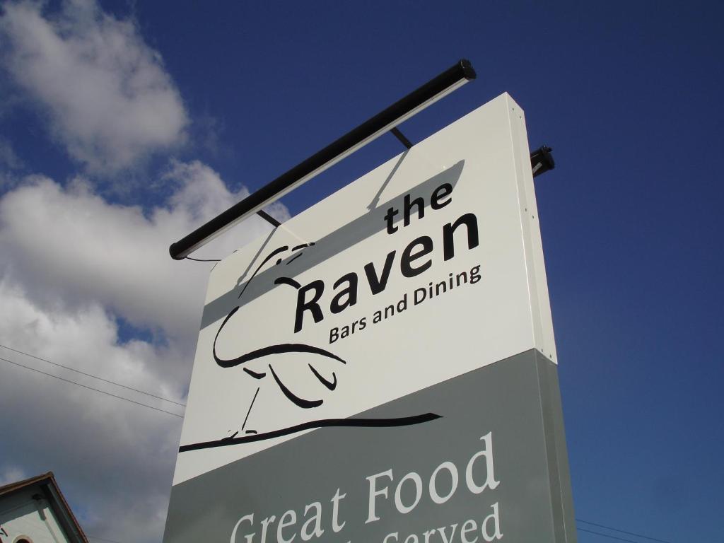 The Raven Hotel Корби Екстериор снимка
