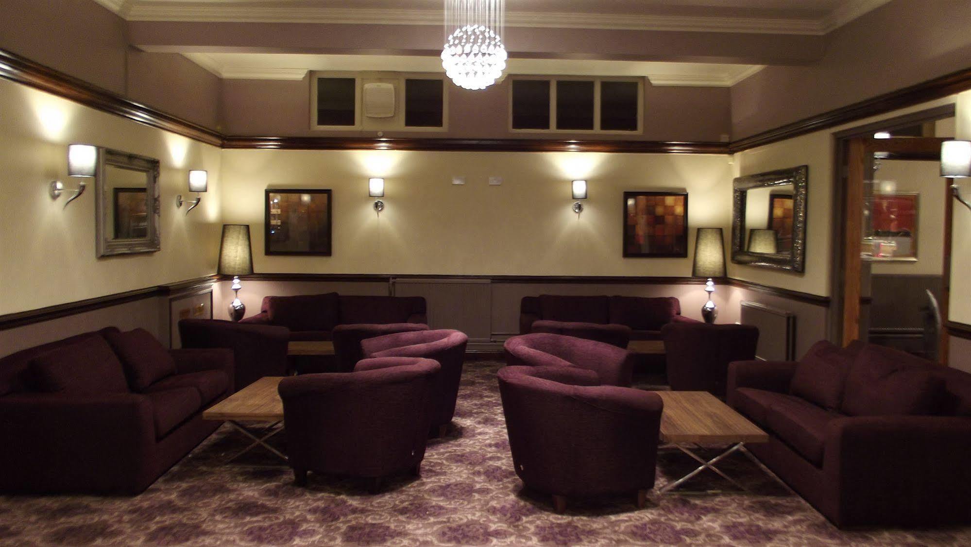 The Raven Hotel Корби Екстериор снимка