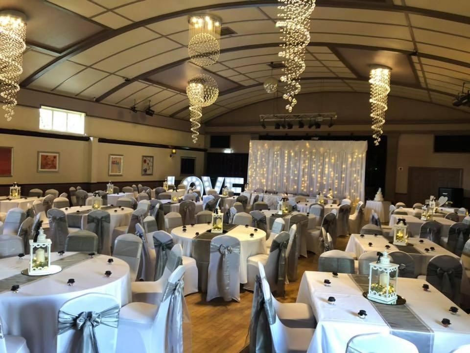 The Raven Hotel Корби Екстериор снимка